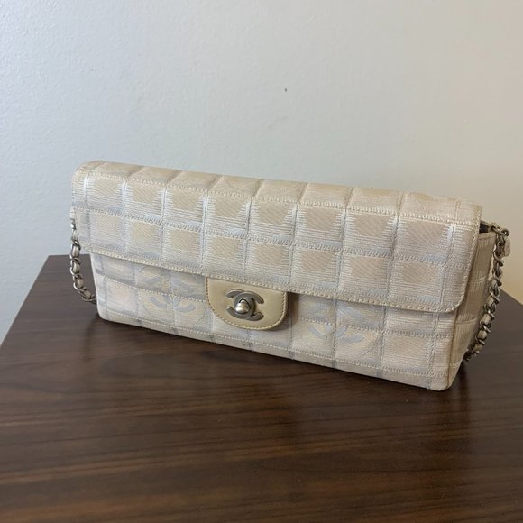 CHANEL vintage shoulder bag in beige - Picture 4 of 12